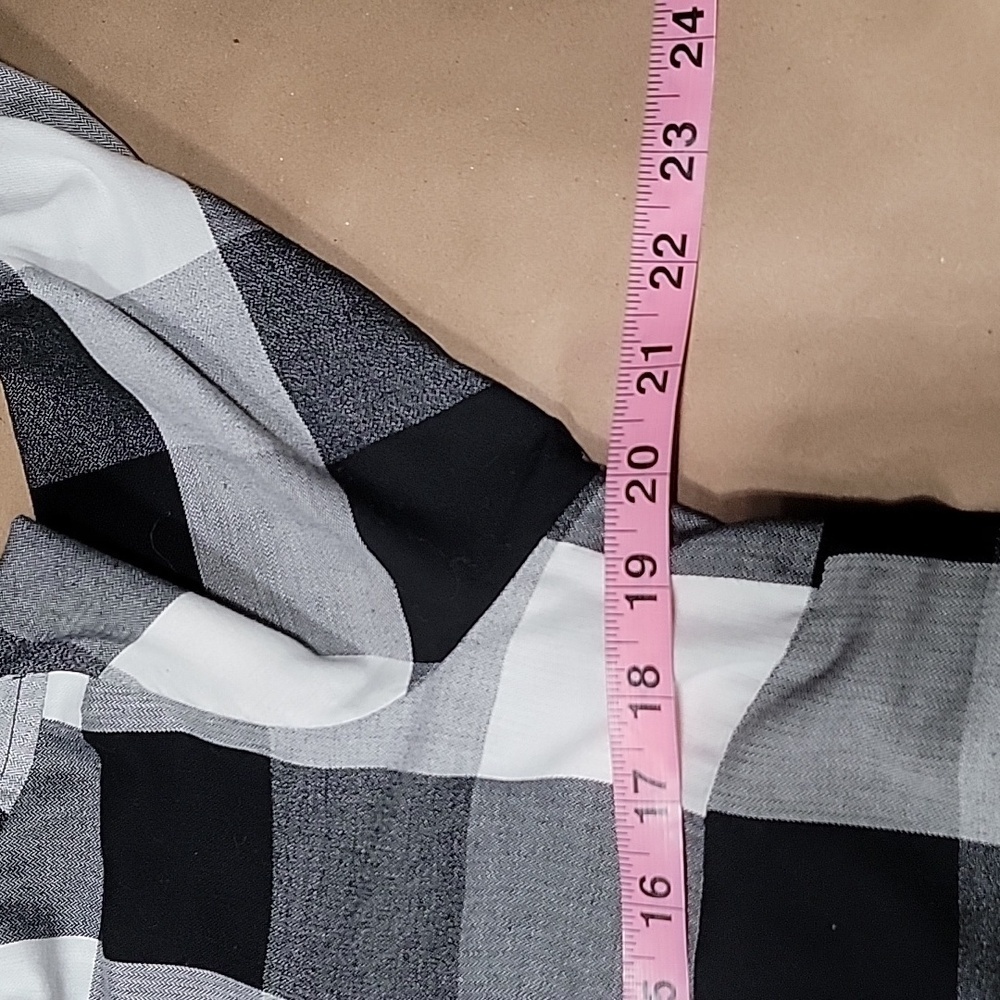 Riders by Lee Indigo Size M Button Front Blouse Buffalo Plaid Black White, EUC - Picture 7 of 12